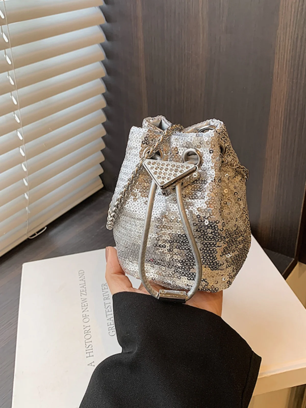 

Женская сумка-кроссбоди Buet Bag с цепочкой, серебристыми пайетками, летняя новинка, универсальная мягкая корейская повседневная сумка