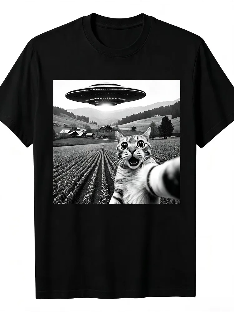 Retro Surprised Cat Taking Selfie with Flying Saucer T-shirt Men Women Weird Humor Alien Printed Tee Loose Daily Trendy Tops