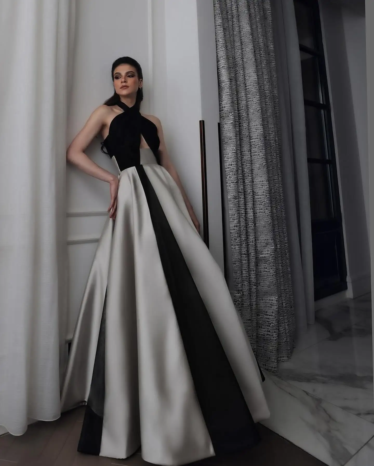 

Customized Classic Halter Contrast Color Pleats Prom Gowns Temperament A-Line Satin Evening Dresses فساتين سهره نسائيه فخمة