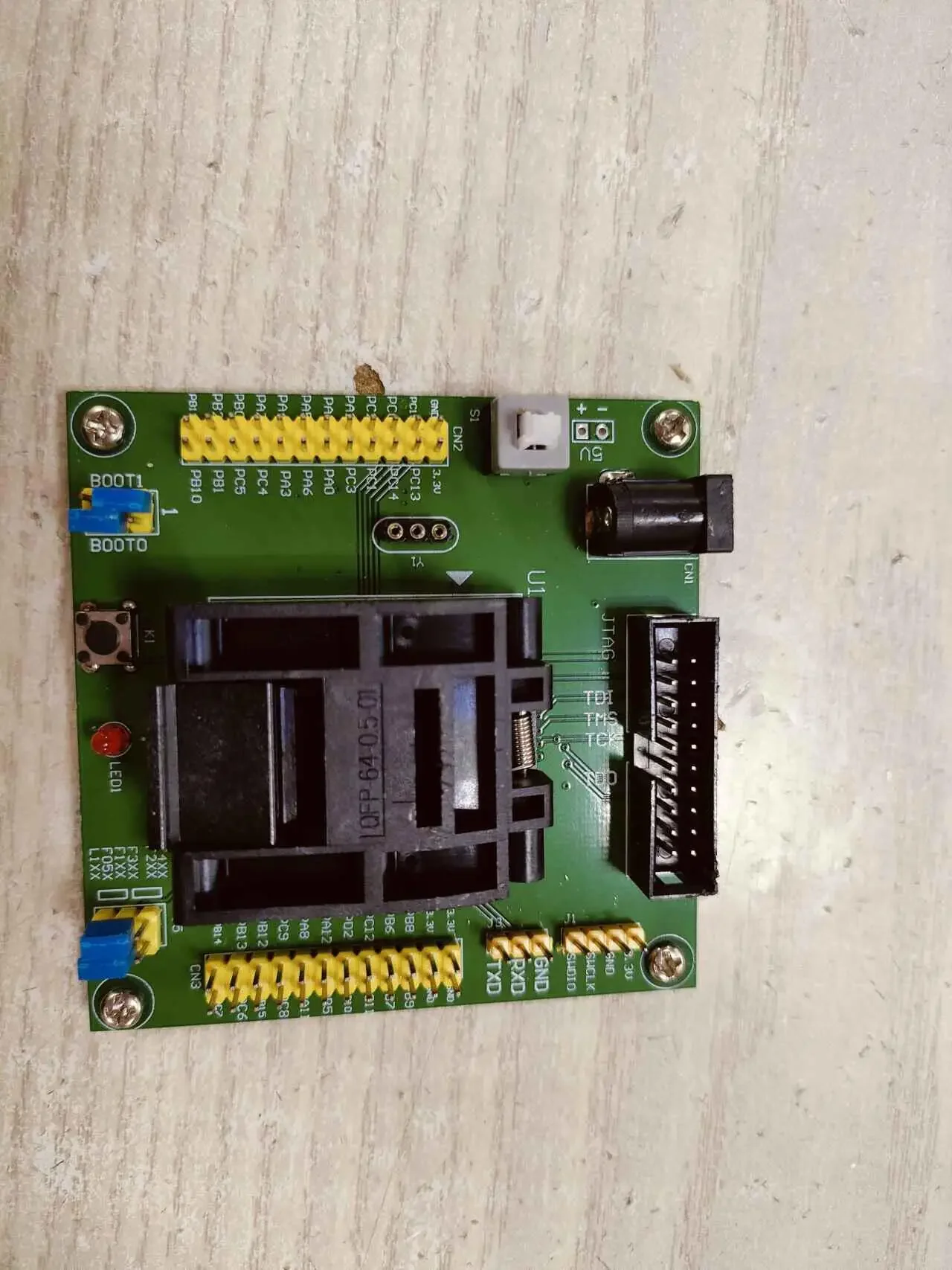 

STM32 Тестовая горелка Lqfp64 Посылка Программатор JTAG SWD Последовательный порт Три режима загрузки