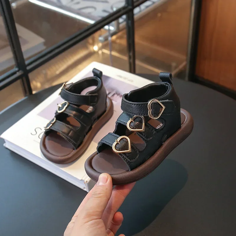 Girls Beach Shoes Pu Leather Soft Sole Kids Sandals Versatile Love Heart Sweet 2025 Summer Toddler Princess Shoes Roman Style