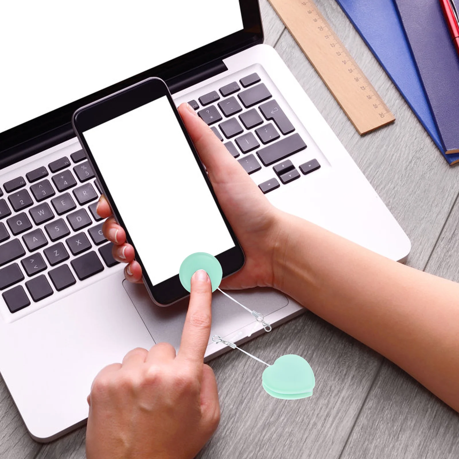 

2Pcs Premium Electronic Device Cleaner Wipe Screen Wipers for Phones Computers Tablets Multiple Uses Screen Wipe