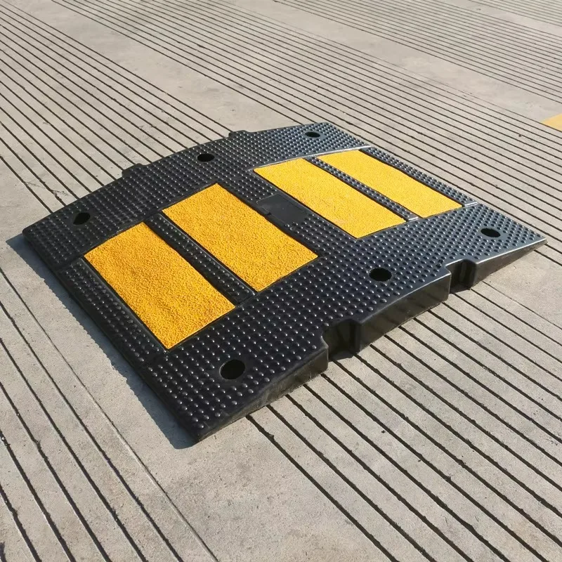 Rubber speed bumps Wholesale Road safety deceleration Various sizes Anti-skid safety facilities Rubber speed bumps