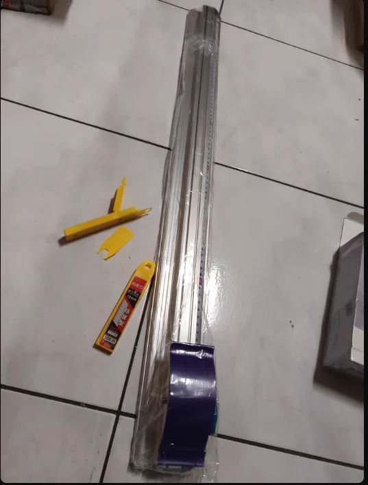 

Безопасная режущая линейка с противоскользящим направляющим | Предотвращает отклонение и травмы лезвия ​