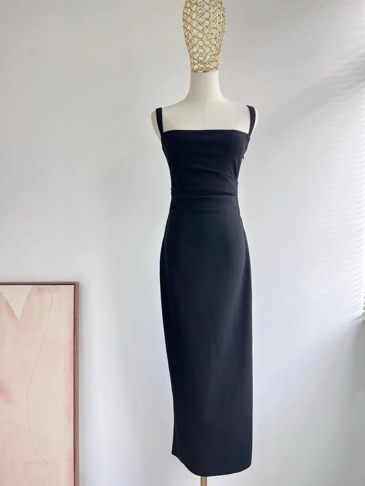 Długa sukienka damska w jednolitym kolorze, kwadratowy kołnierzyk, bez rękawów, wysokie rozcięcie, dopasowana sukienka