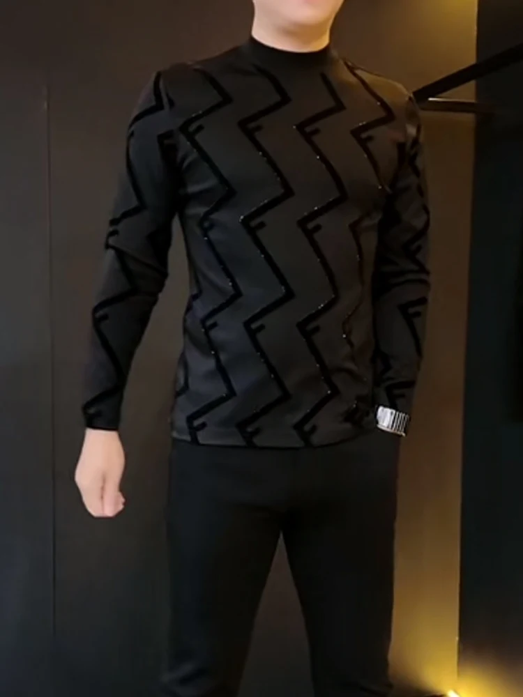 

Мужская осенне-зимняя роскошная толстовка с длинным рукавом, на флисовой подкладке, с капюшоном, полувысоким воротником, из премиального бархата, черная, без застежек.