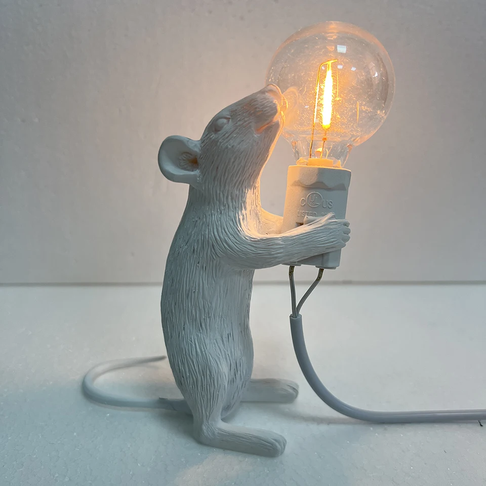 モダンな樹脂製動物LEDテーブルランプ - ネズミ、猫、リスのデザイン