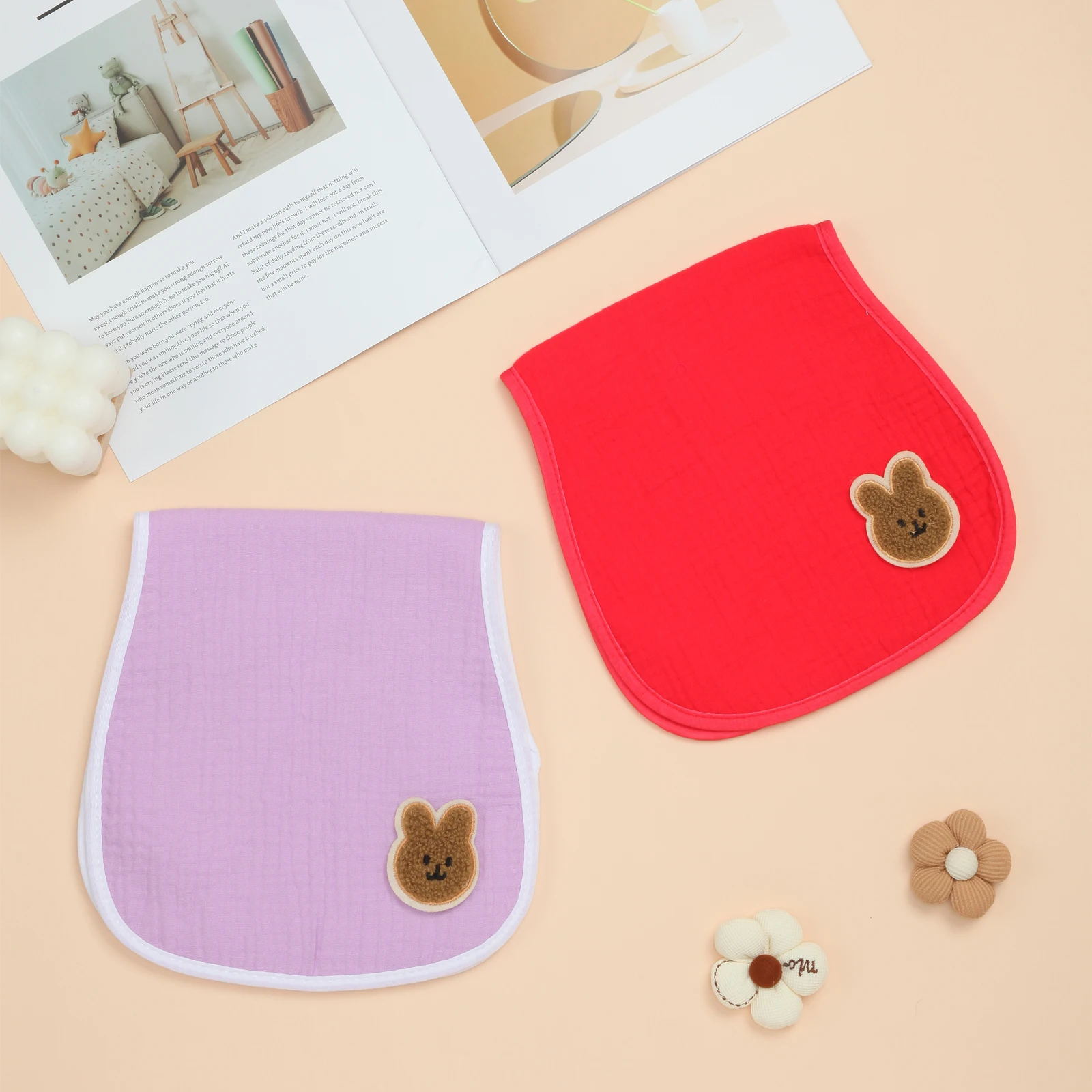 ملابس التجشؤ للفتيات الصغيرات - عبوة من قطعتين من قماش التجشؤ القطني فائقة الامتصاص، خرق ناعمة لحديثي الولادة (أحمر وأرجواني)