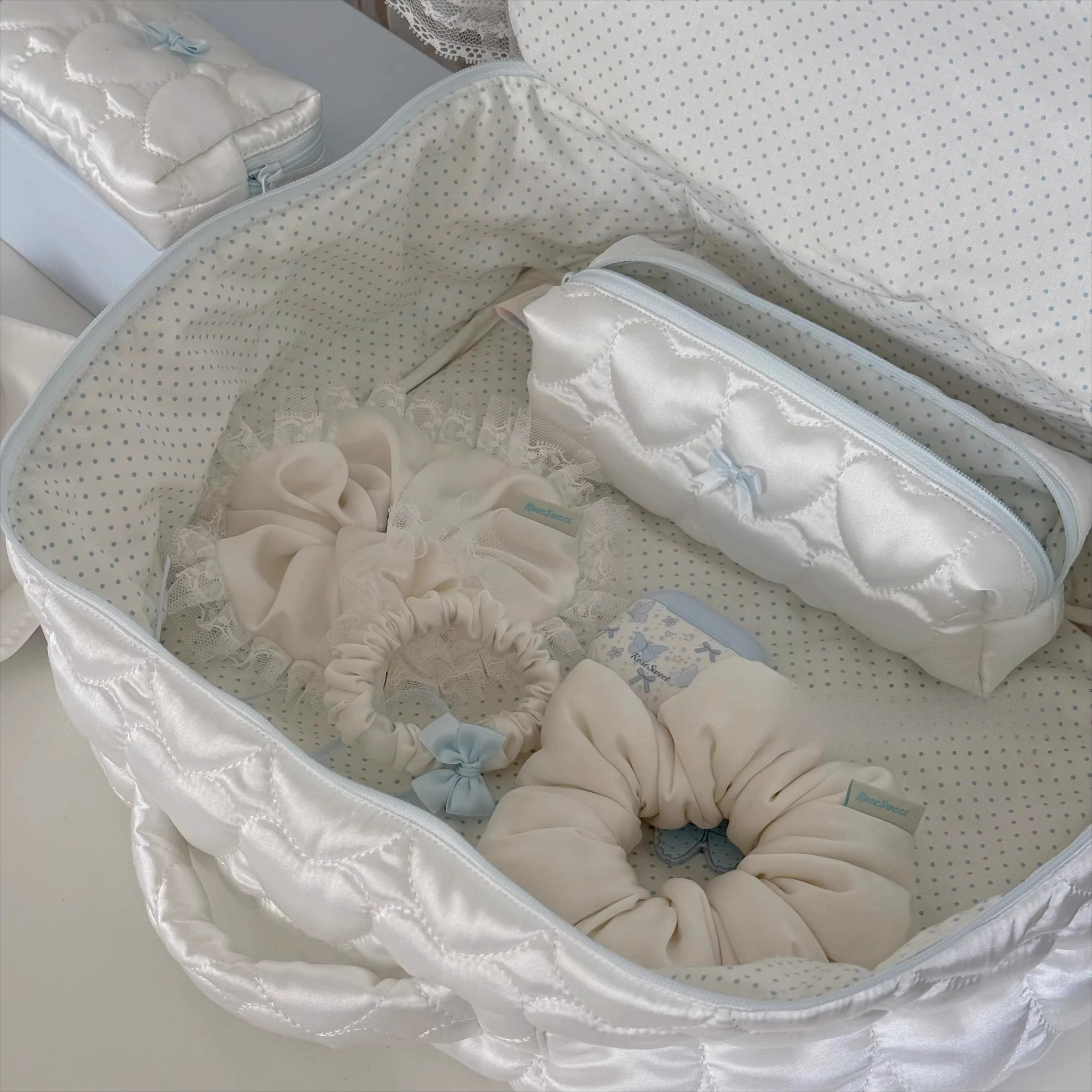 Original White Elegant Lace Heart-Shaped Quilted Storage Bag Cosmetic Bag Silk Hairband Pencil Bag Everyday Ladies