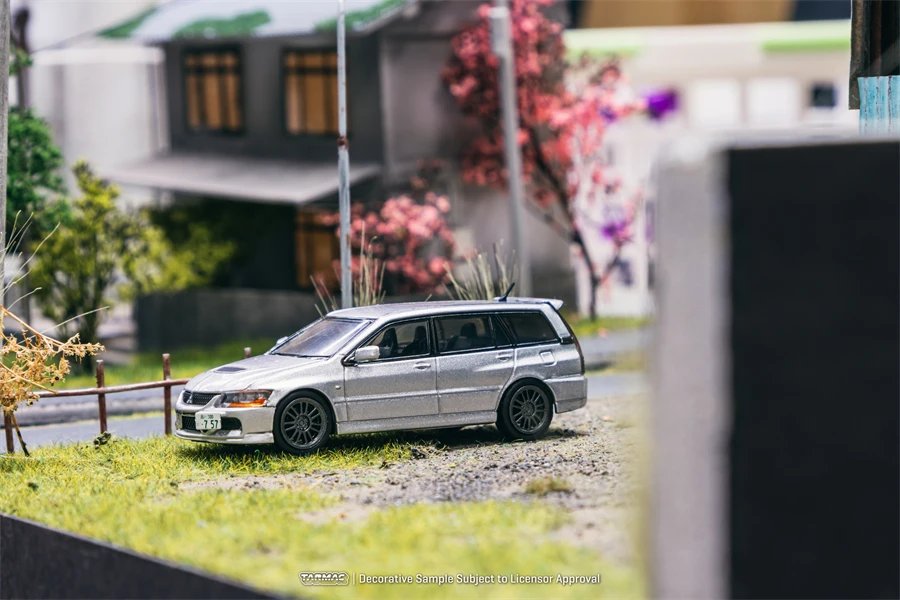 1:64 Lancer Evolution Wagon EVO Travel version, alloy die-cast miniature static car fashion play model, adult collection pieces.
