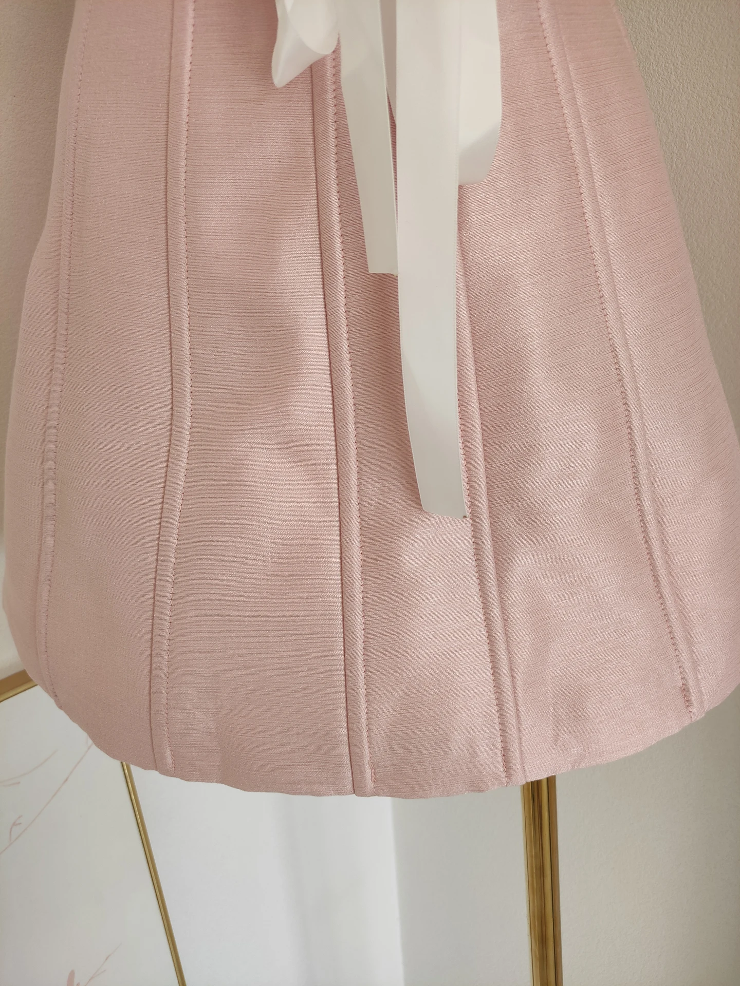 Französisches elegantes süßes Prominenten-Geburtstagspartykleid mit 3D-Blume, trägerlos, hohe Taille, Fischgrätenmuster, schlankes rosa kurzes Abendkleid für Damen