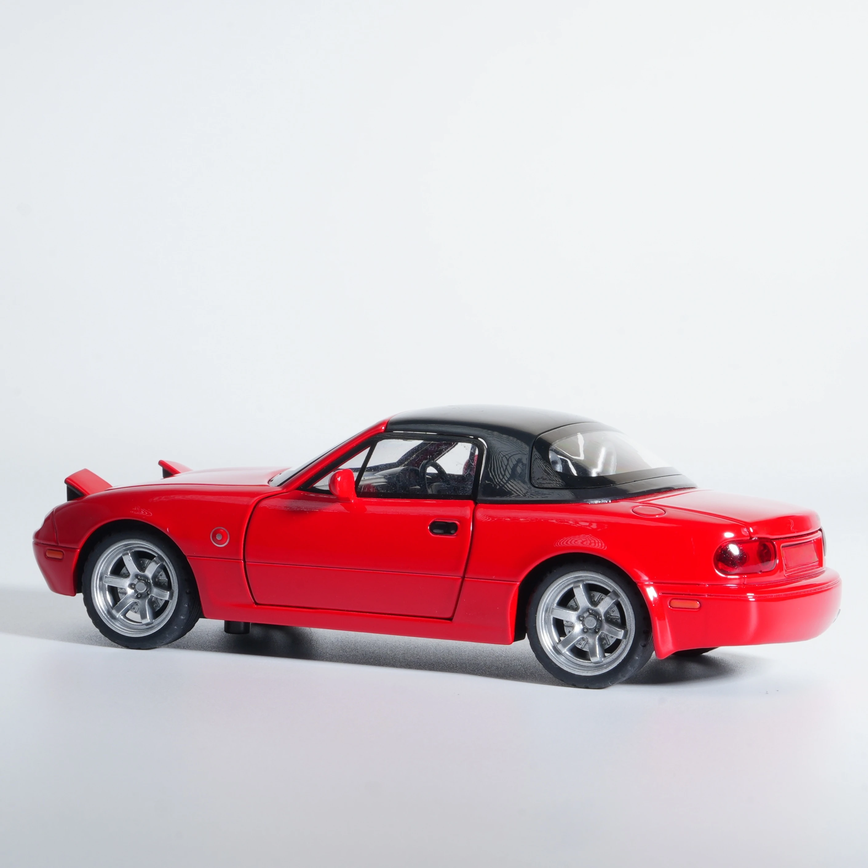 نموذج مركبة مصبوبة مسبقًا باللون الأحمر بمقياس 1:32، سيارة مصنوعة من خليط معدني، سيارة سباق متعددة الوظائف، مناسبة للهدايا أو عرض سطح المكتب #2