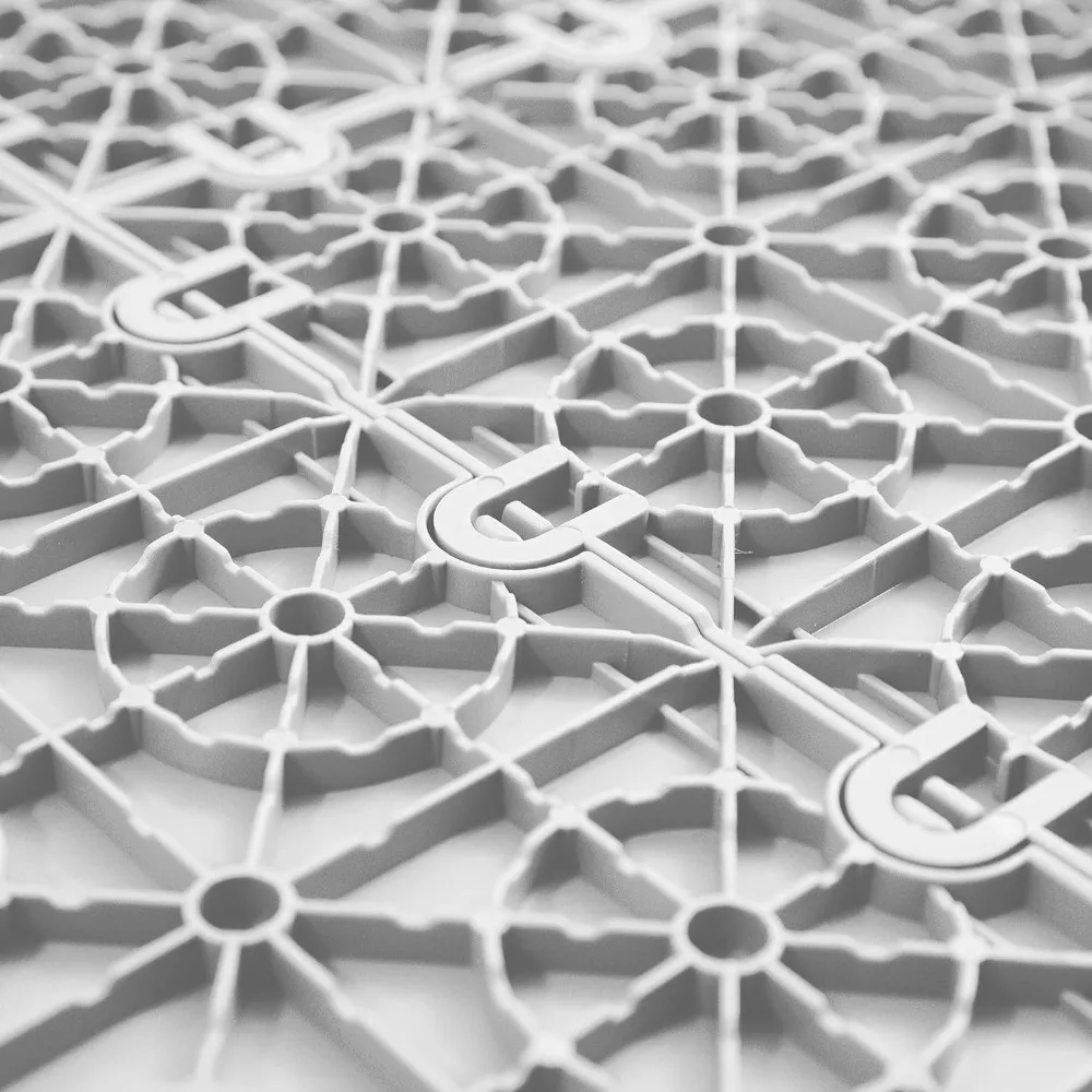 بلاط أرضية المرآب من FlooringInc's Nitro مقاس 12 × 12، حصيرة أرضية بلاستيكية متشابكة غير قابلة للانزلاق، نمط عملة معدنية، أبيض أركتيكي،