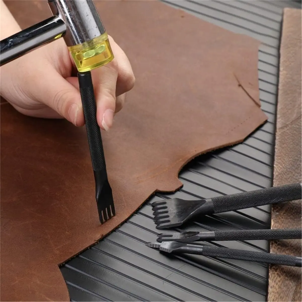 

2026 New Professional Leather Craft Tools Kit Hand Sewing Stitching Punch Carving Work Saddle Groover Set Accessories DIY Tool