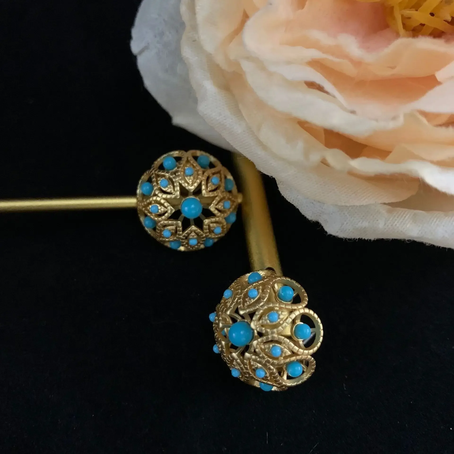 Vintage Court Style Blue Glaze Umbrella Shape Stud Earrings for Women Girl Luxury Elegant Hemisphere Hollow Out Ear Stud Jewelry