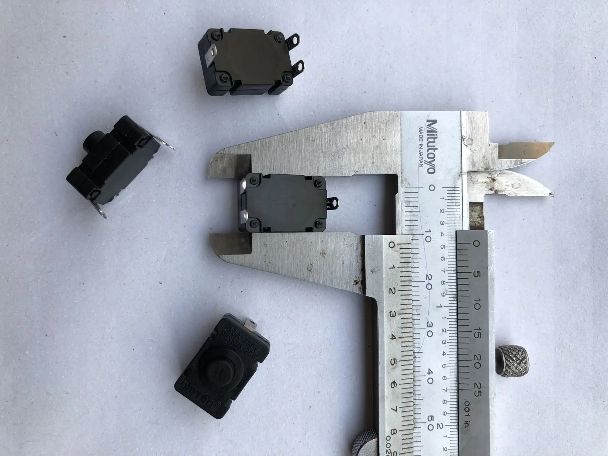 Original new 100% PBS101X-2SWJT button switch with lock on and off 1.5A 250V 3pin