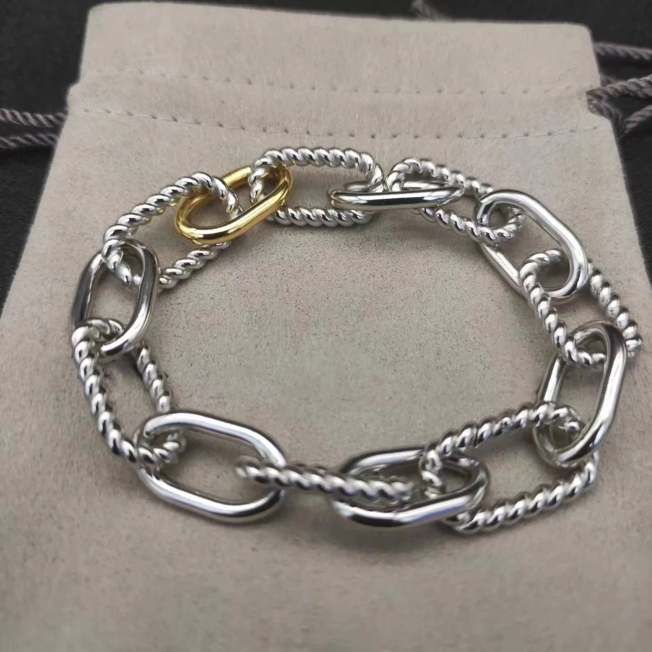 2025 نمط جديد DY سوار للرجال والنساء سوار زوجين عصري ورجعي لارتداء اليومي سوار سحر