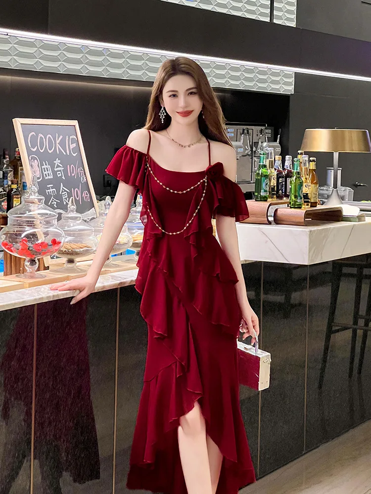 New Summer Women's Clothing, Beautiful and Sexy Off-Shoulder Irregular Design Suspender Dress