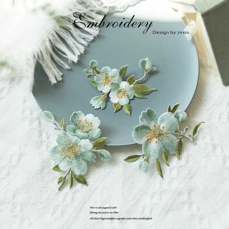 

Разноцветная нашивка с цветами персика для одежды, футболок, сумок, пуховиков и других предметов гардероба.