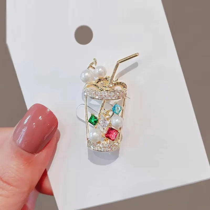 Sweet Girls' Anti Smashing Brooch Golden Creative Crystal Milk Tea Cup High Grade Suit Pins Clothing Accessories Straw Cup Sales