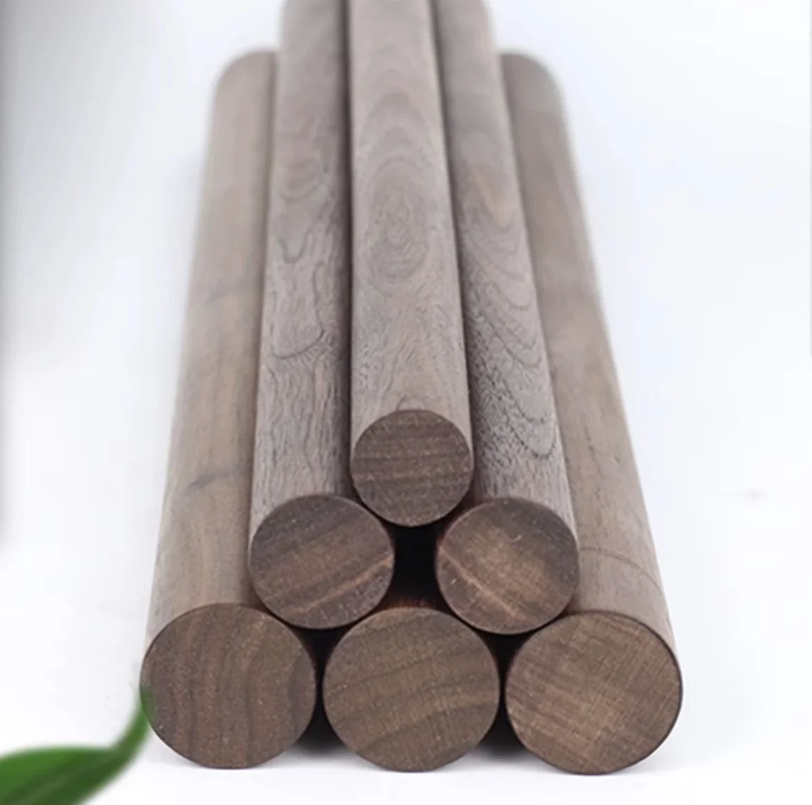 

Length:500mm Black Walnut Round Rod Stick Solid Wood Strip