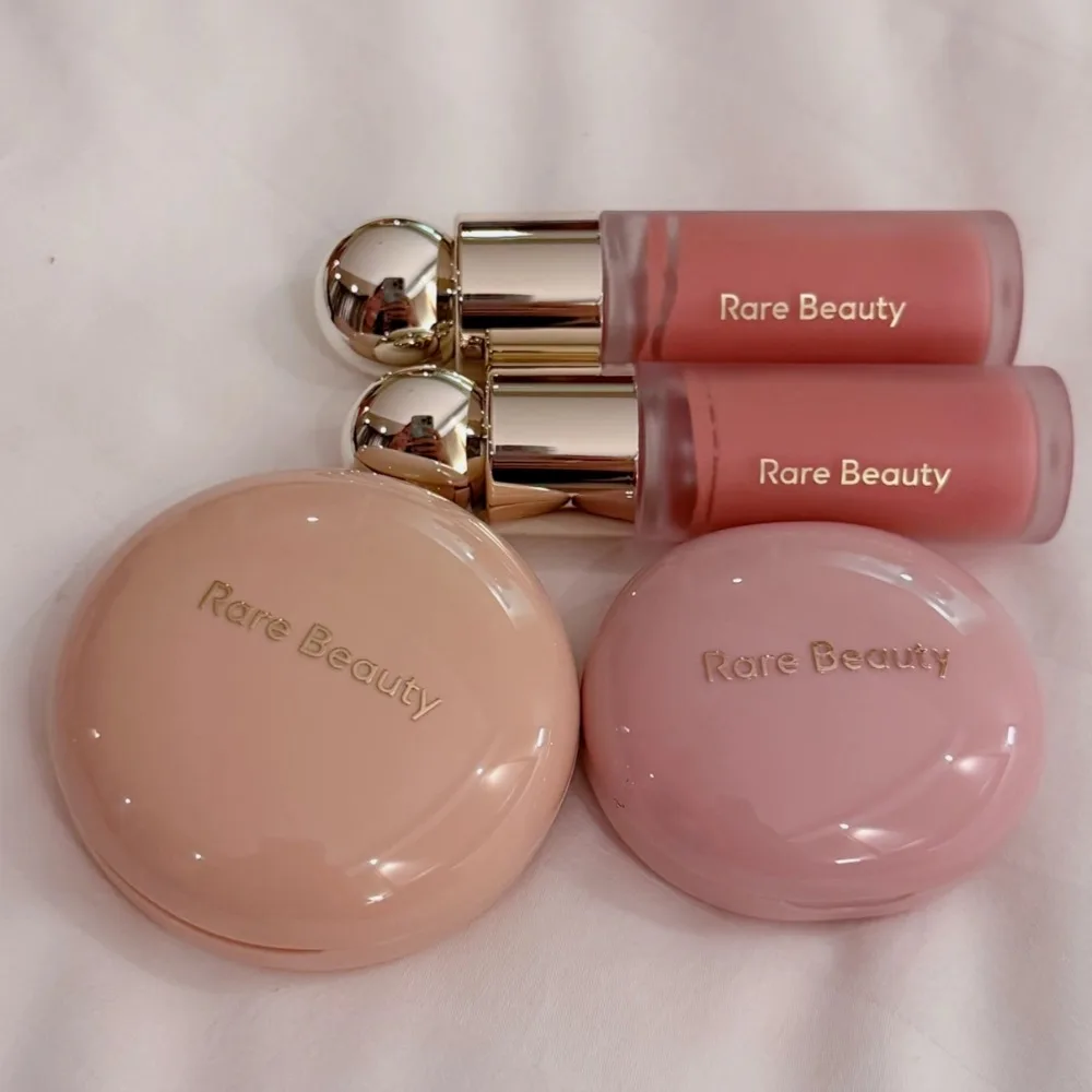 レアビューティー ソフトイルミネーティング リキッドブラッシュ 長持ちするカラー フェイスハイライター 防水 保湿 ライトスムース 自然な仕上がり