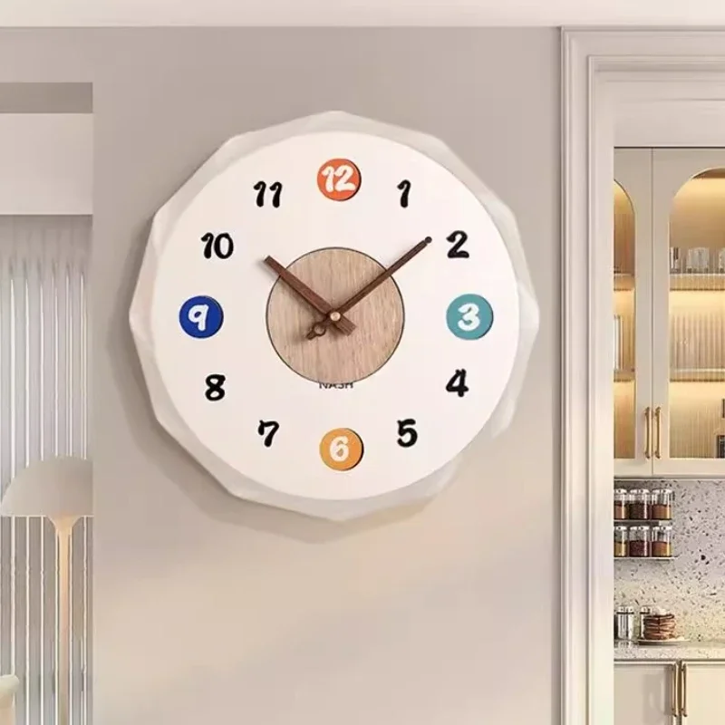 

French Aesthetic Wall Clock Light Luxury Interior Modern Design Creative Romantic Clock Wall High Quality Wanduhr Wall Decor