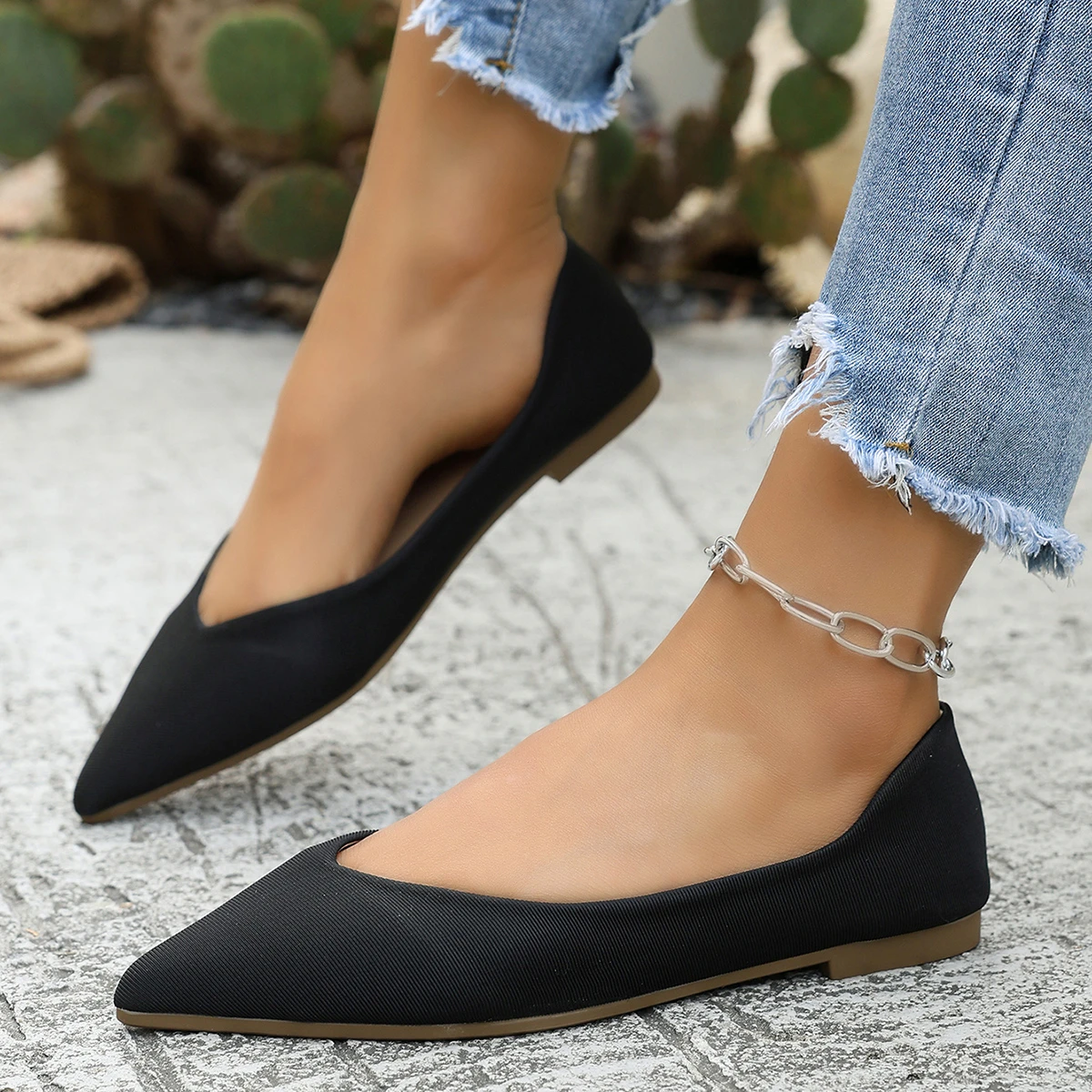 Modische, heiß begehrte, sexy, elegante flache Schuhe für Damen, Frühling und Herbst, neuer Stil, spitz zulaufende, bequeme Arbeits- und Freizeitsandalen