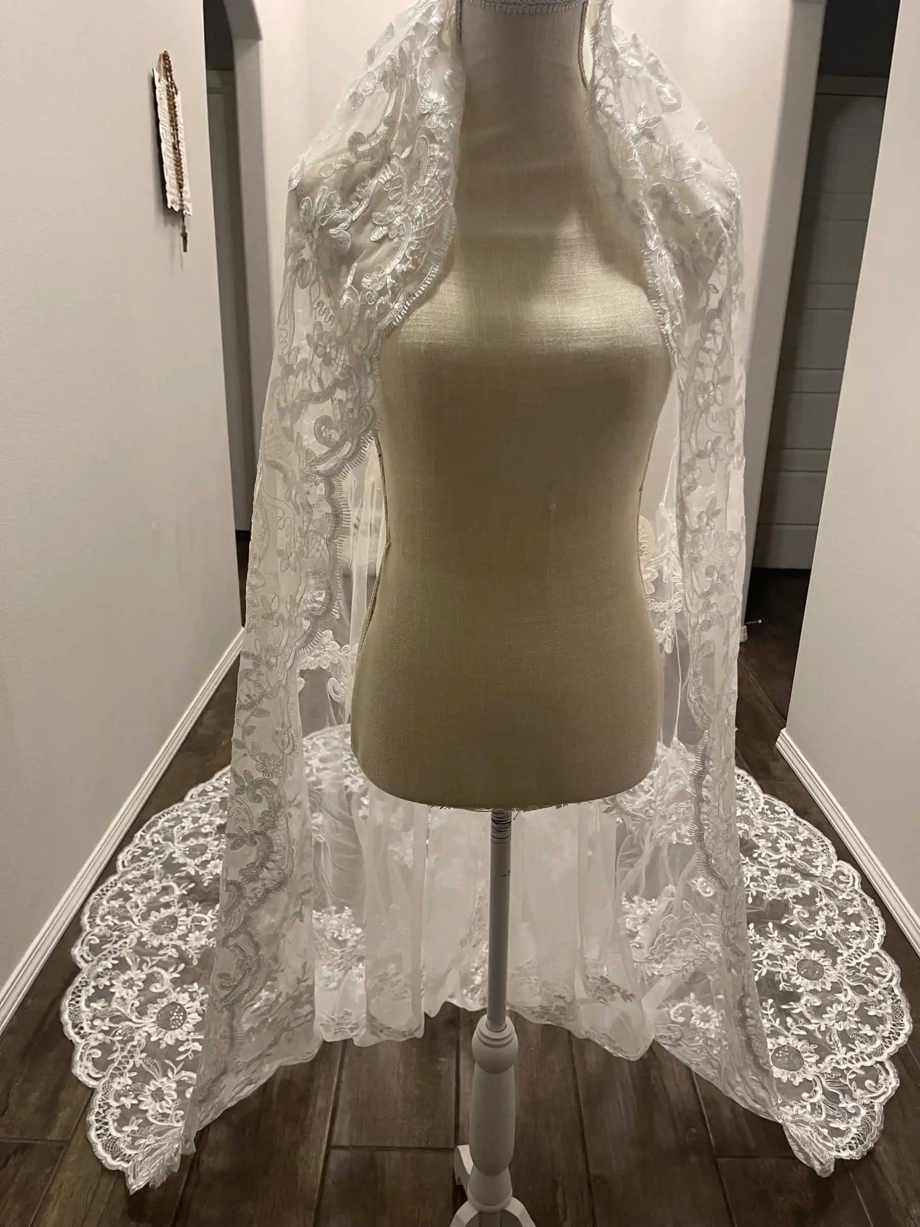 Romantic Lace Bridal Veil Extra Long Cathedral Soft Tulle Veil Elegant Bride Wedding Photography Accessory Customized