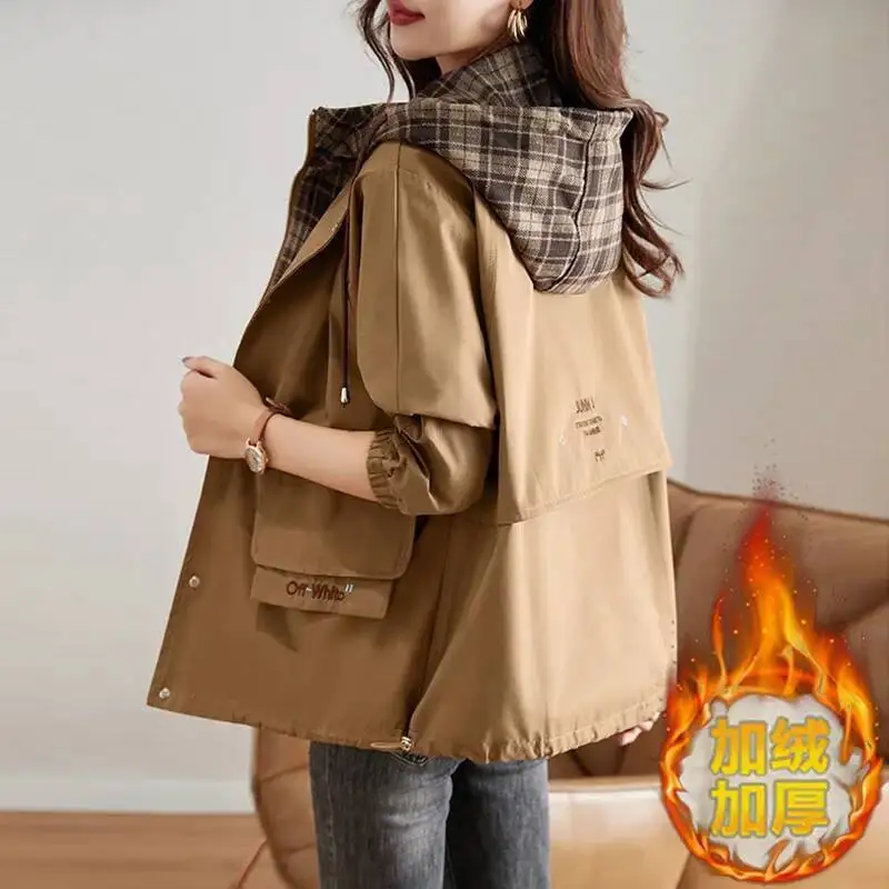 

Women's windproof jacket plaid fake two-piece splicing 2025 Spring and Autumn new style with plush and thick loose jacket
