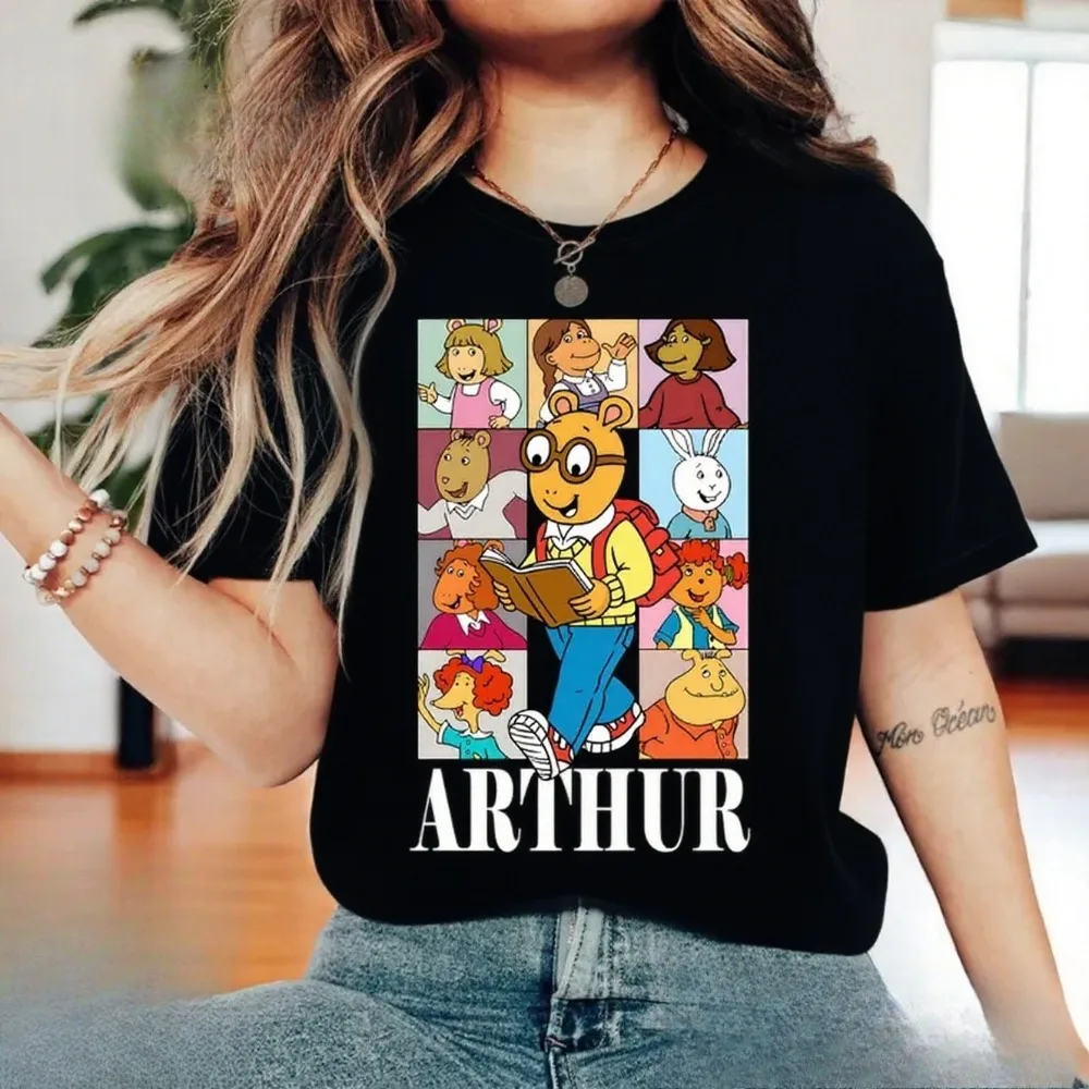 آرثر شخصية كرتونية قميص ريترو الاطفال برنامج تلفزيوني تي شيرت خمر آرثر القراءة والأصدقاء التي شيرت المرأة عادية الجرافيك تي شيرت مطبوع