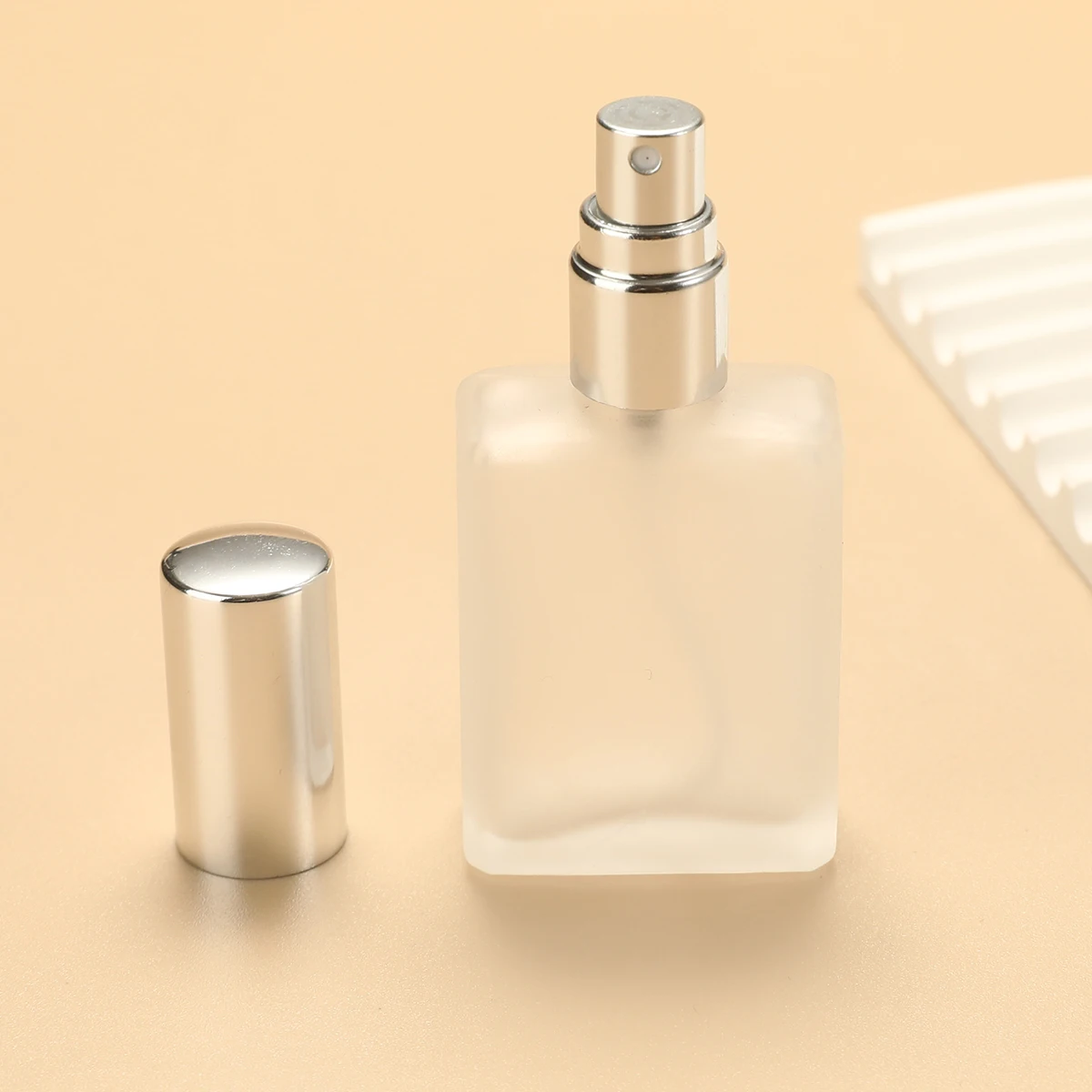 すりガラススプレーボトル空の詰め替え香水アトマイザー容器蓋付き旅行やギフト用、15ml