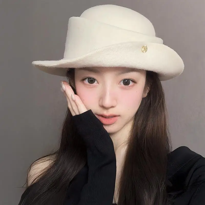 Channel Your Inner Hepburn! Black Rolled Edge Wool Hat, a Timeless & Elegant Choice for Autumn and Winter Style