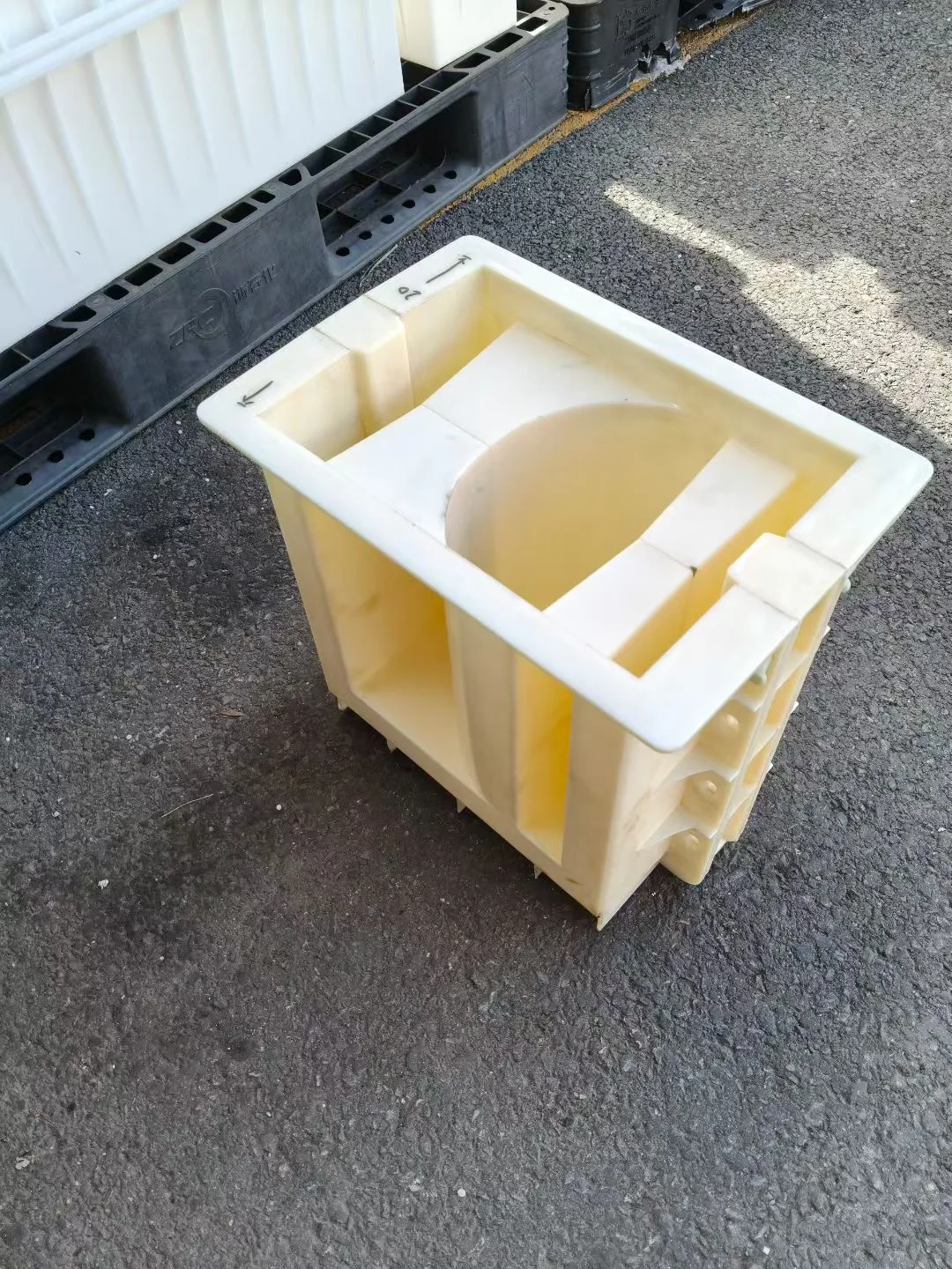 Large size 30x30x20cm breathable brick hollow brick mold wall brick mold