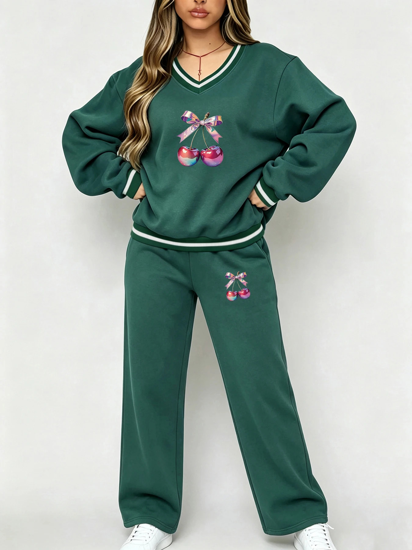 Winter Clothing Must Haves - Setelan dua potong wanita berupa sweatshirt