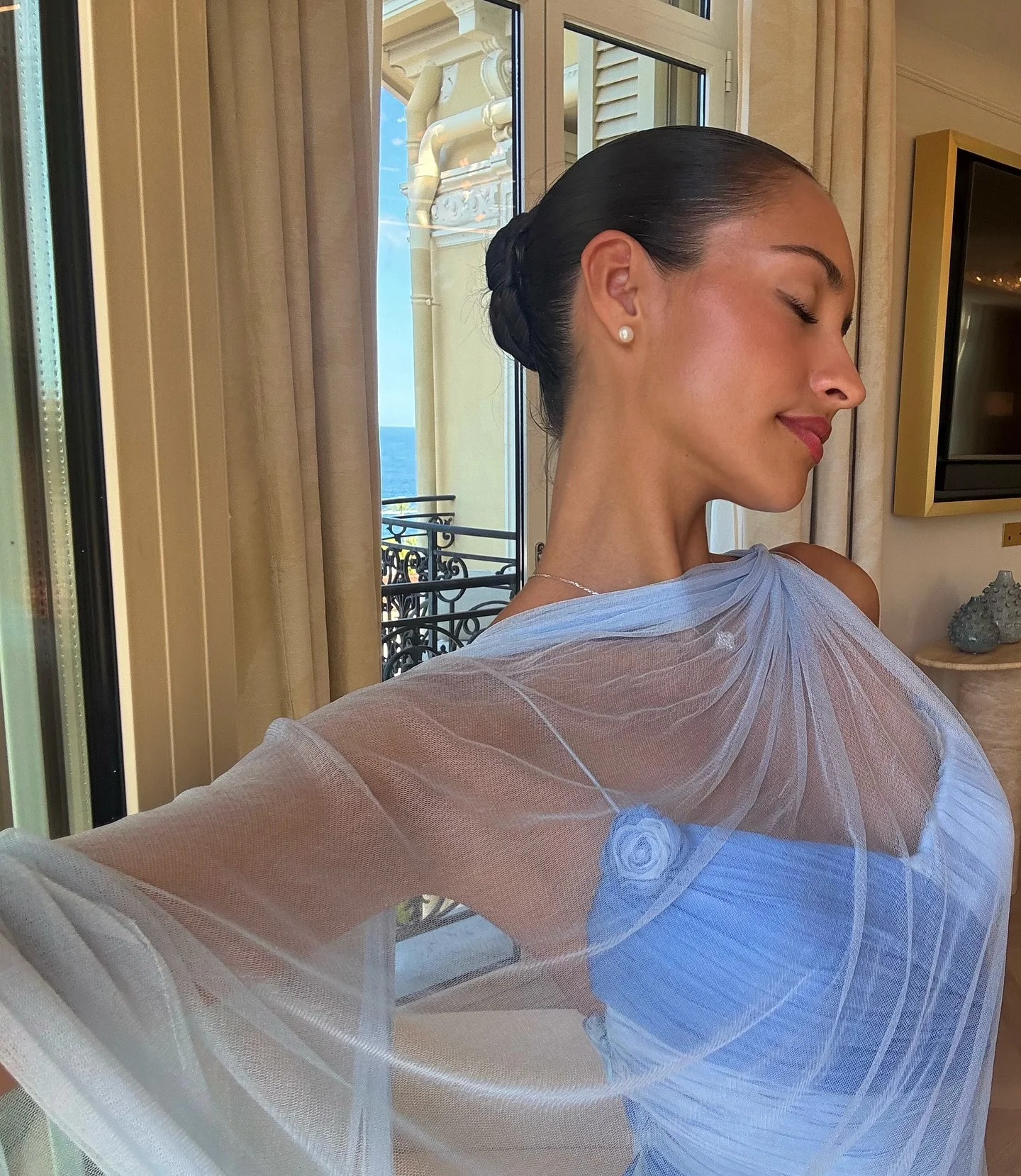 Robe de soirée élégante en tulle à une épaule avec superposition drapée transparente, longue robe de soirée en maille tendance pour événements formels, robe de bal à la mode