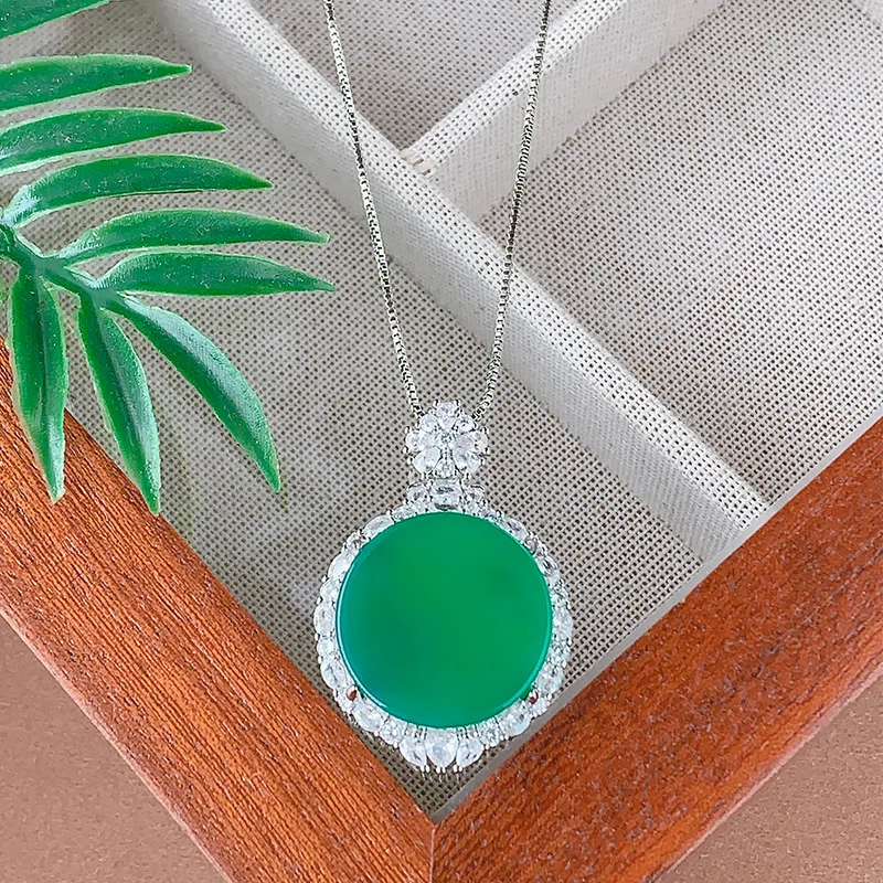 

Autumn Winter Chinese Style Retro Imperial Green Necklace and Earring Set Natural Green Chalcedony Round Peaceful Temperament Ea