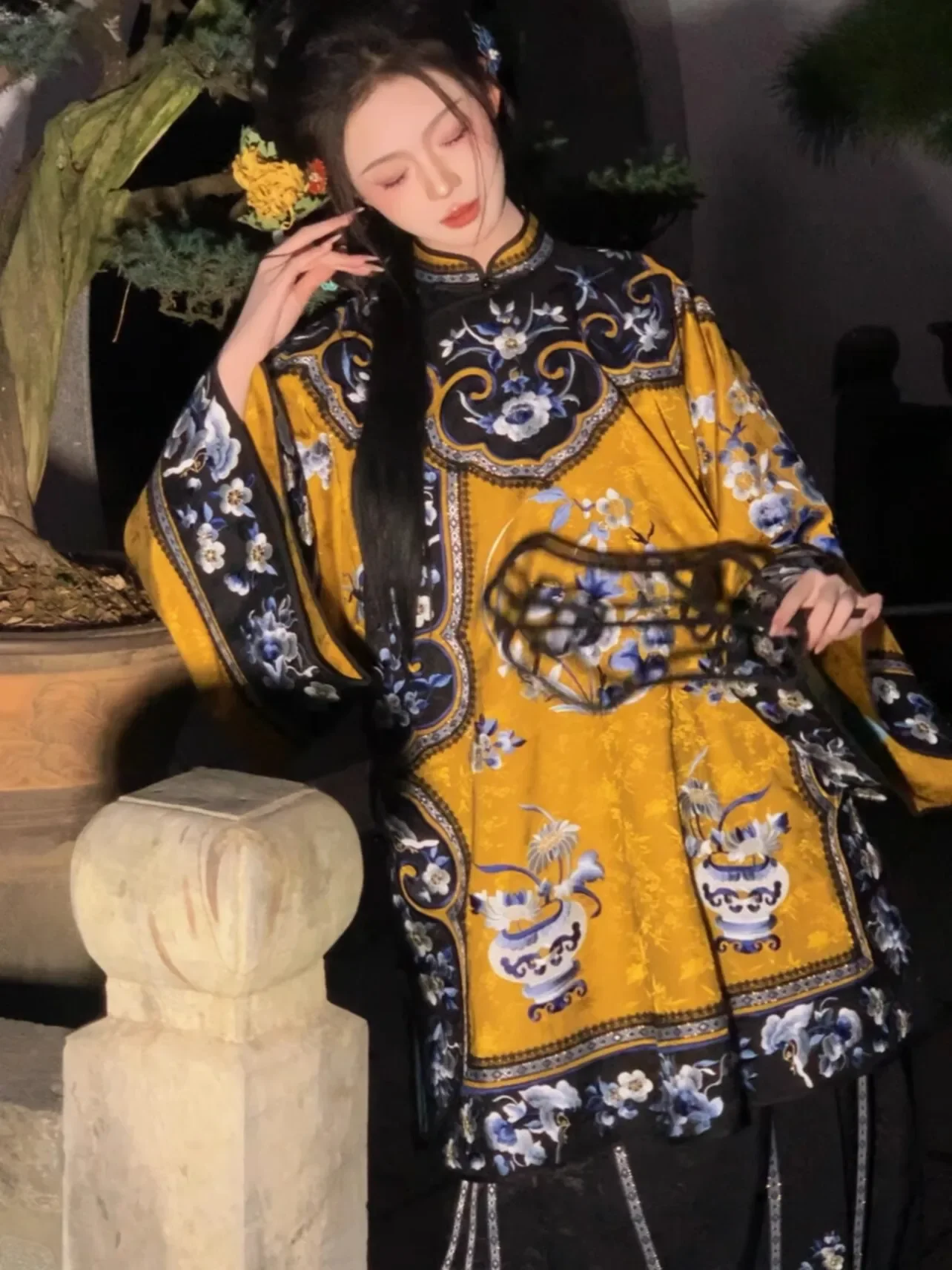 

Elegant Palace Style Hanfu Dress with Printed Horse-Face Skirt and High Mandarin Collar