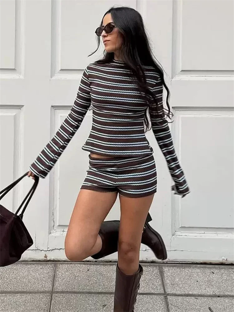 

Tossy Summer Vintage Striped 2 Piece-Set Shorts For Women Long Sleeve Contrast Pullover Top And High Waist Sexy Shorts Outfits