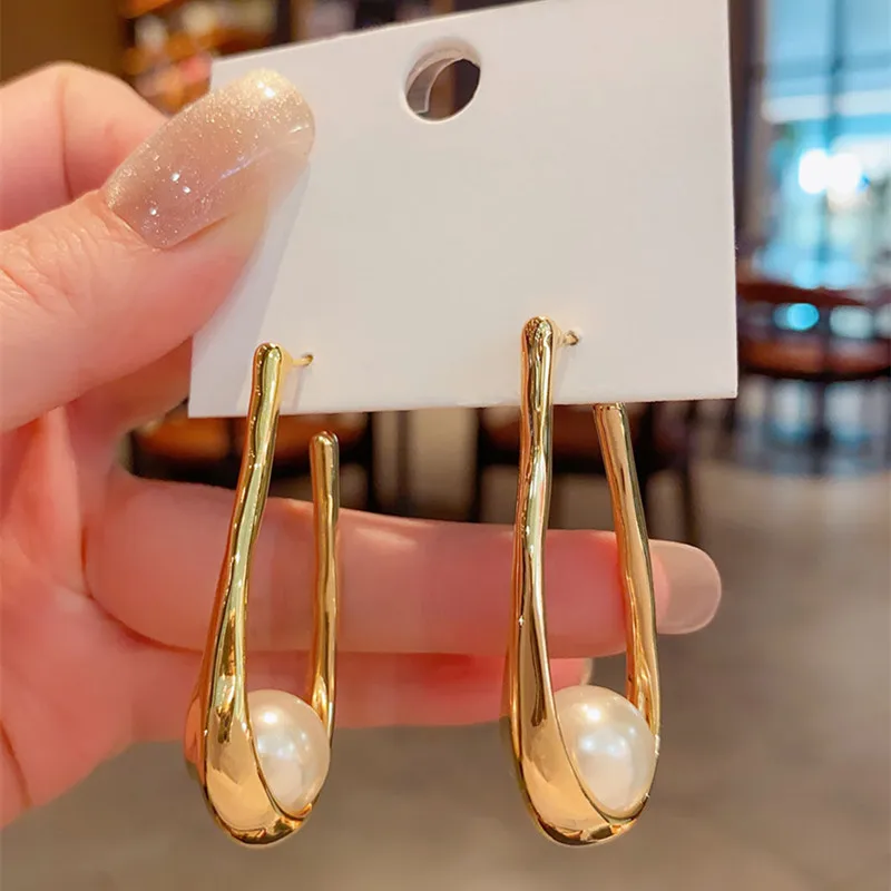 2023 Luxury fashion Gold Color Unique Earrings Shell Pearl Hollow Drop Earrings Women Party Engagement Vintage Fashion Jewelry