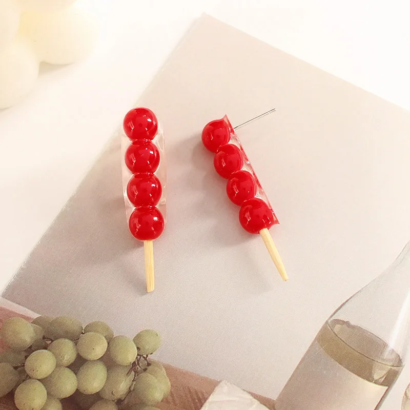 Un par de pendientes de estilo chino, divertidos, con diseño de comida y juegos, hechos a mano, bonitos, de caramelo de roca de Año Nuevo, con aguja de plata 925, tipo clip.