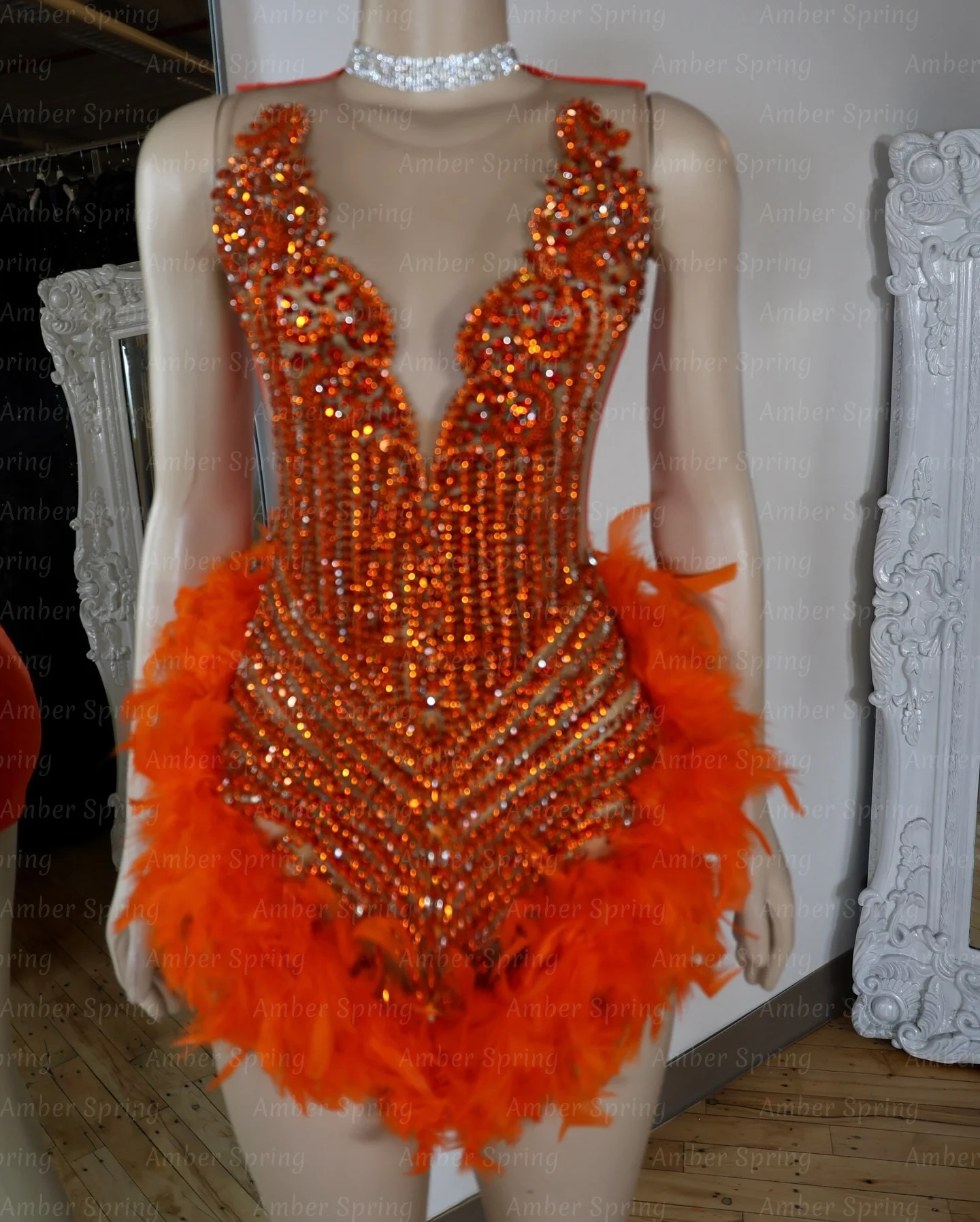 풍부한 오렌지 비즈 크리스탈 홈커밍 드레스 짧은 프롬 드레스 흑인 소녀들을 위한 라인스톤 생일 파티 가운 깃털 맞춤 제작