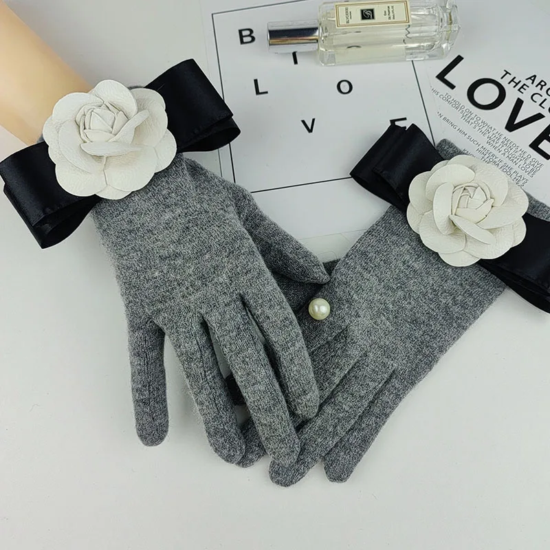 Korean Women\'s Wool Pearl Flower Full Finger Plus Velvet Thick Touch Screen Cashmere Gloves Winter Outdoor Driving Warm Mittens