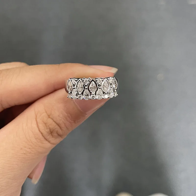 Hochwertiger Laborgezüchteter Diamant-Ehering aus Platin 950, 1,58 Karat, DEF VS-VVS, Rund- & Tropfenschliff, HPHT, Eleganter Damen-Verlobungsschmuck – Detail 5