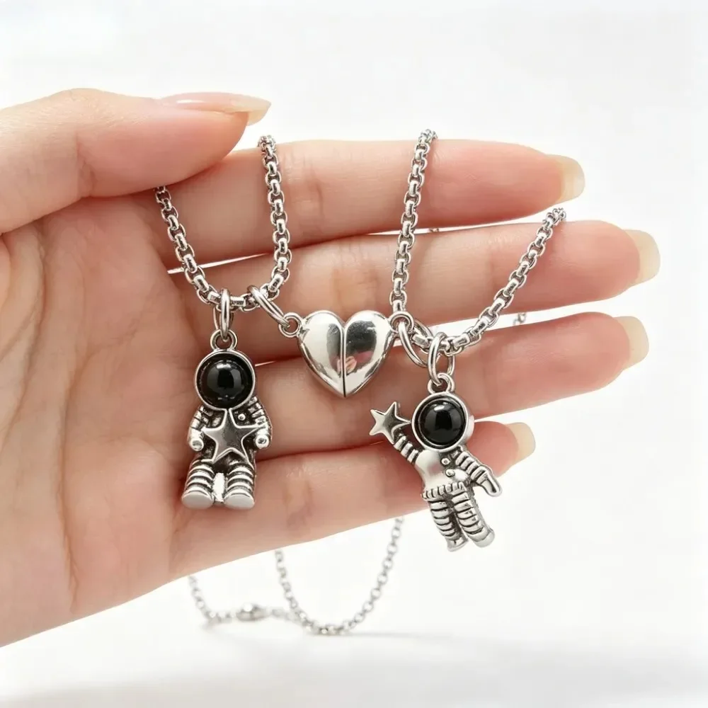 Magnetic Heart Astronaut Pendant Necklace for Men Women, Romantic Couple Jewelry, Lovers Friends Daily Party Holiday Gift