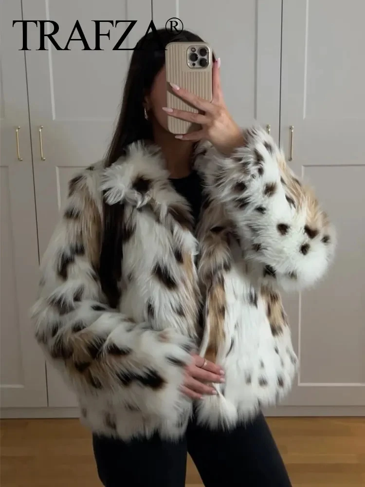 TRAFZA Winter Coat For Women Faux Fur Leopard Print Long Sleeves Loose Cardigan Top Pocket Streerwear Women\'s New In Outercoat