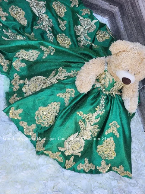 Luxury emerald green Quinceanera teddy bear dress 2025 delicate gold beaded applique cathedral Train Mini Quinceanera customised