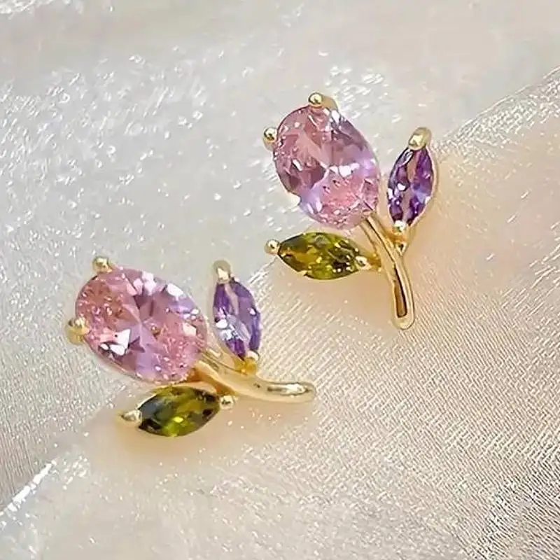 Huitan Ästhetische, blumenförmige Damen-Ohrstecker mit funkelnden CZ-Steinen, vielseitiges Hochzeits- und Party-Accessoire, eleganter Damenschmuck