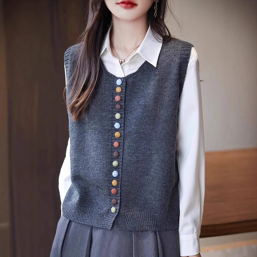 

French Retro Color Buckle Round Neck Knitted Cardigan Vest Spring and Autumn Korean Version Fashionable Casual Women's Top
