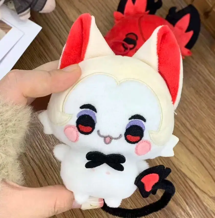 

Stuffed 10cm Anime Game Hell Hotel Sir Pentious Alastor Vox Lucifer Angel Plush Doll COS Backpack Pendant Keychain Toy Xmas Gift